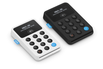 imagem de duas maquininhas Zettle, uma branca e uma preta, lado a lado, png